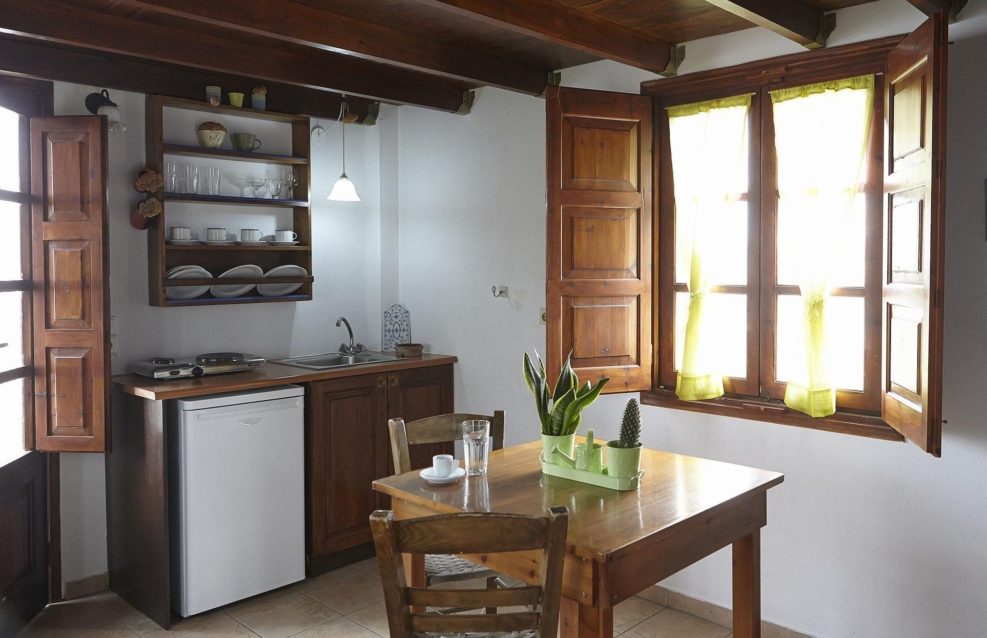 Kamári Anna Traditional Apartments מראה חיצוני תמונה