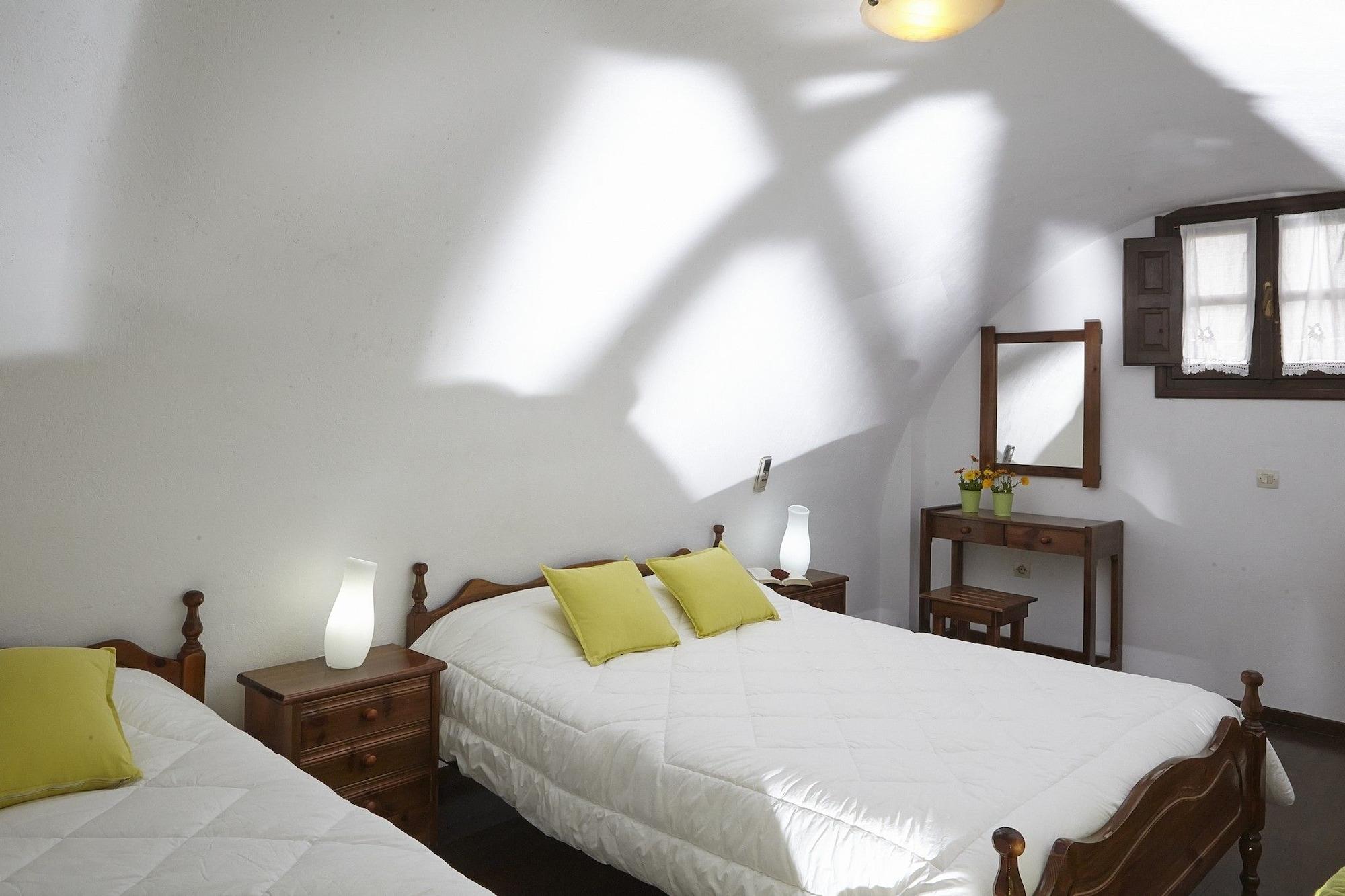 Kamári Anna Traditional Apartments מראה חיצוני תמונה