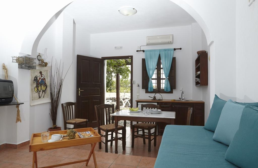 Kamári Anna Traditional Apartments מראה חיצוני תמונה