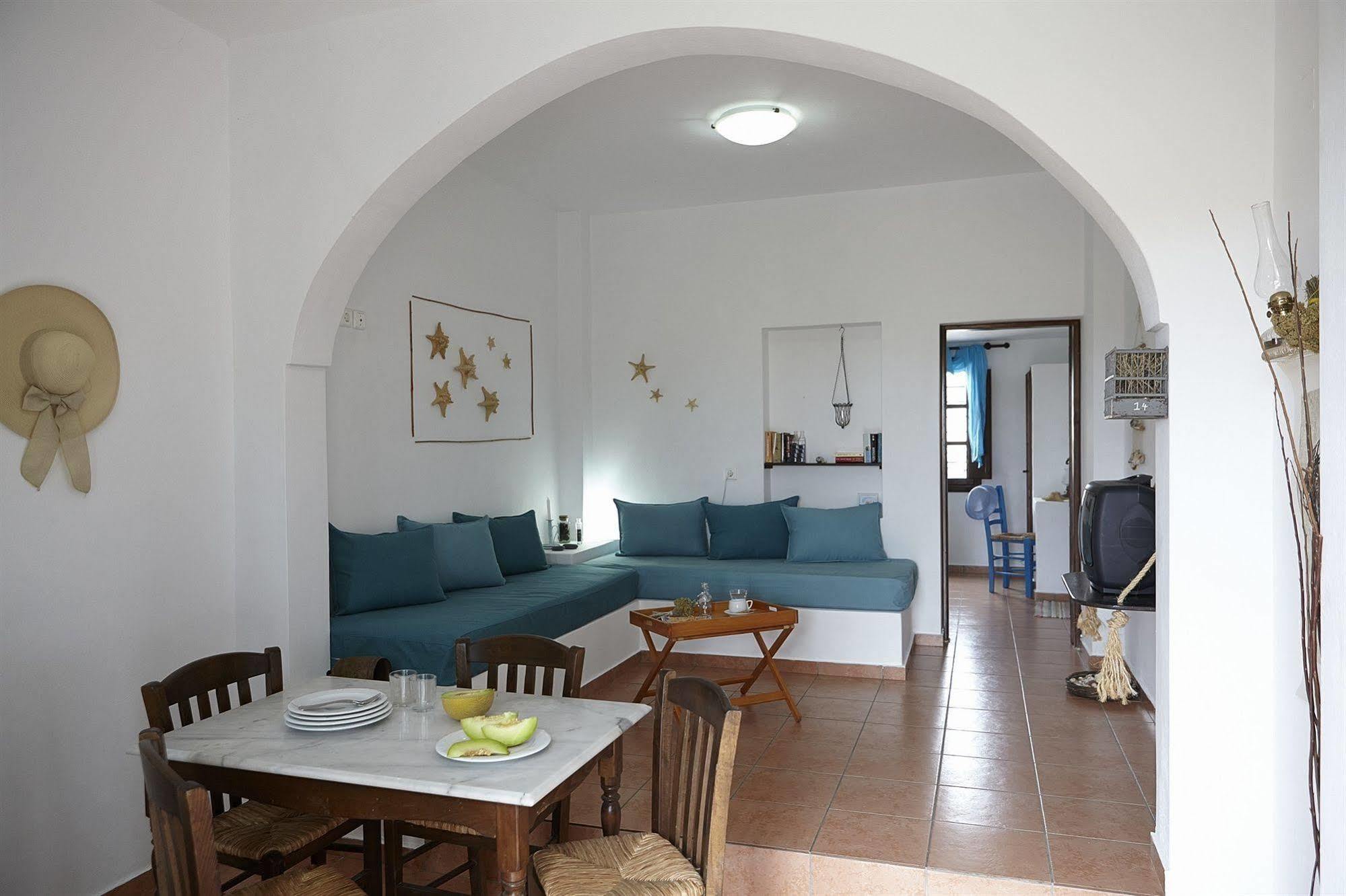 Kamári Anna Traditional Apartments מראה חיצוני תמונה