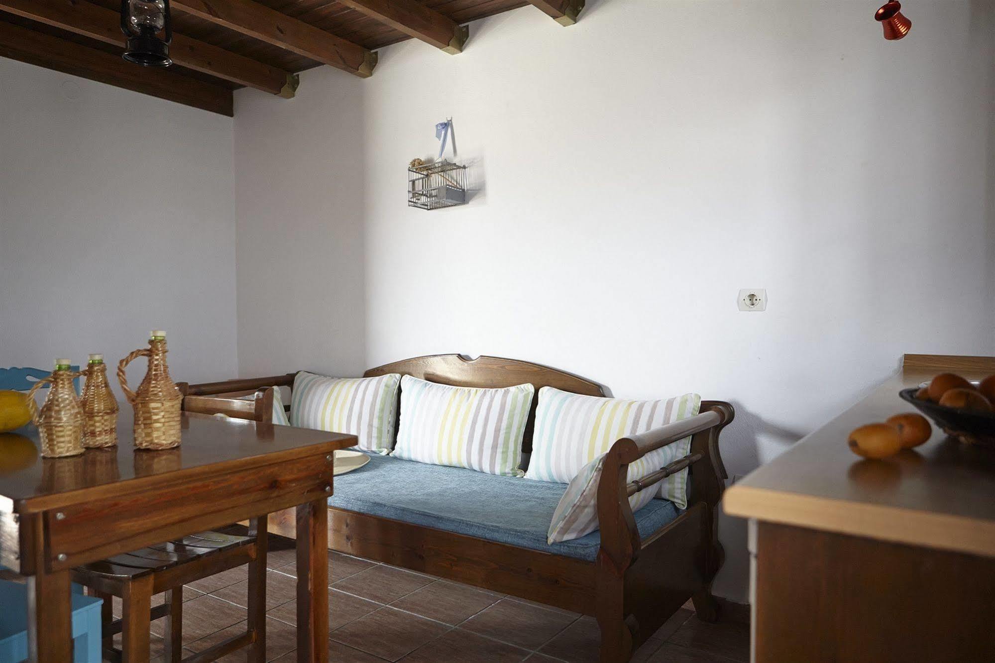 Kamári Anna Traditional Apartments מראה חיצוני תמונה